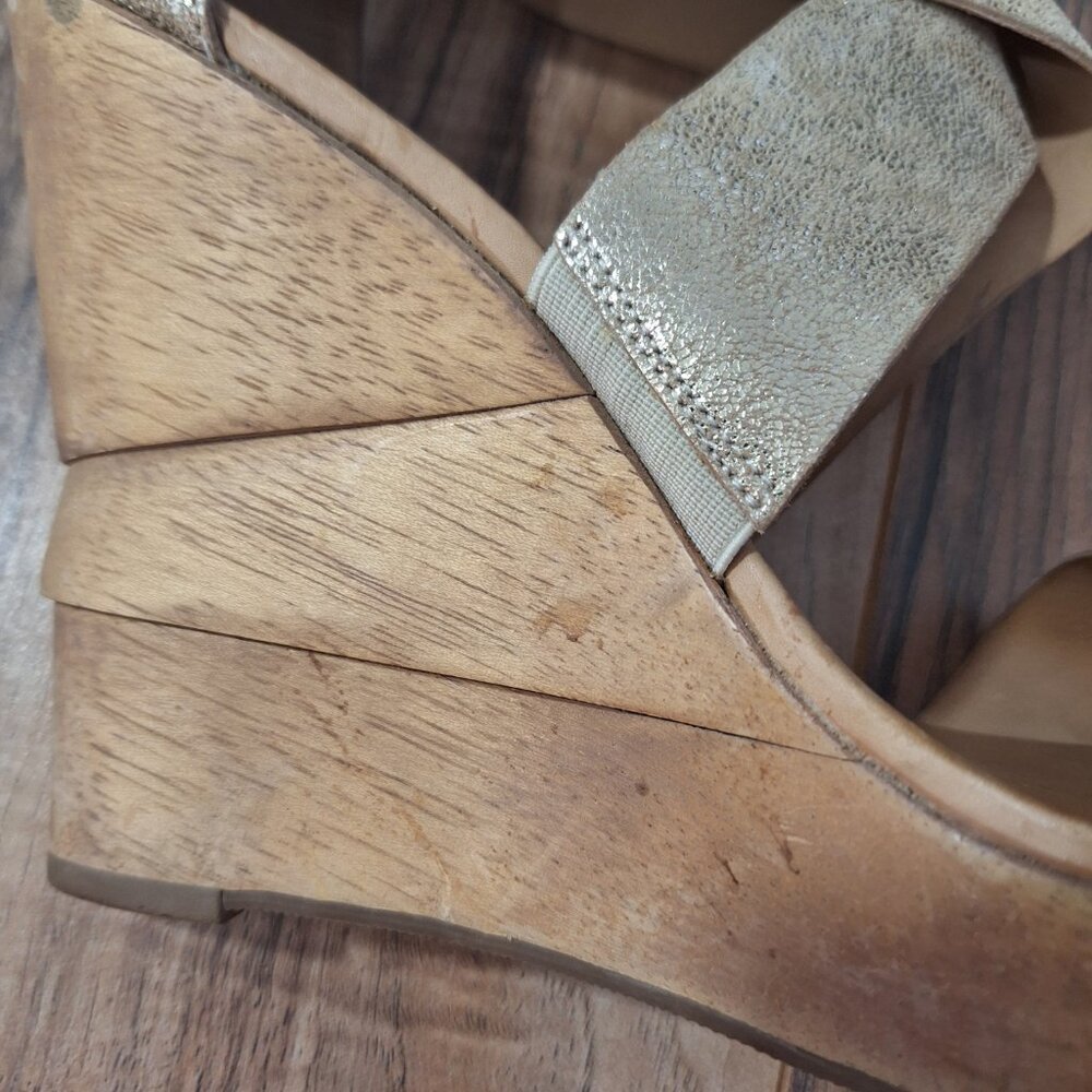 Diane Von Furstenberg Gold Metallic Leather Wedge Heel Sandals 8.5M With Back Zi - Picture 3 of 12